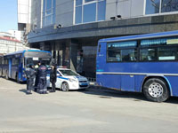 ГИБДД Владивостока снова устроила «облаву» на автобусников на площади Семёновской