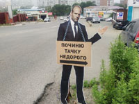 Во Владивостоке в районе БАМа герой фильма «Перевозчик» заманивает в местный авторемонт