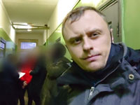 Корреспондента PrimaMedia, задержанного на митинге во Владивостоке, не выпускают из РОВД